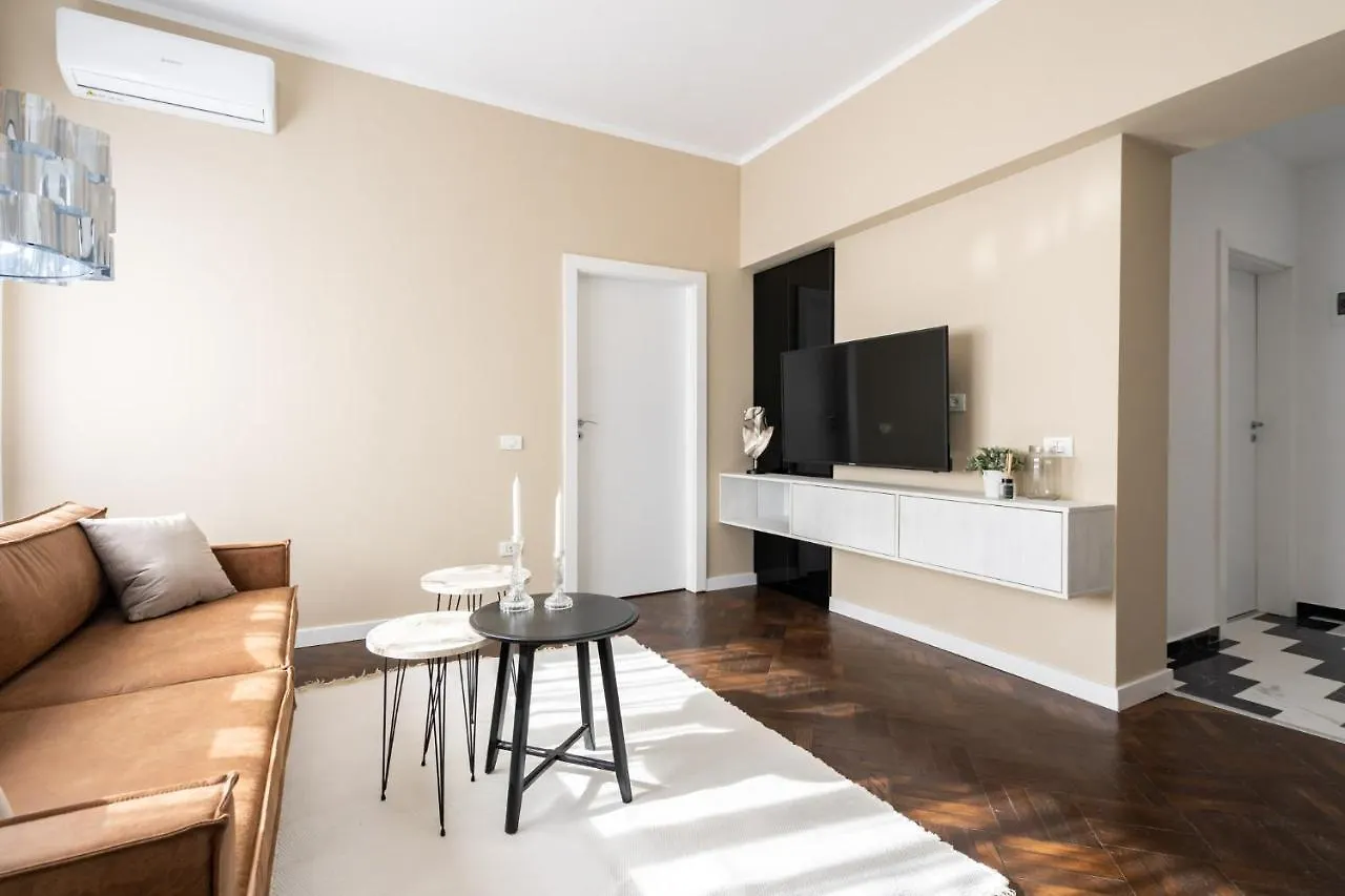 Elegant Two Bedrooms Apartment 布加勒斯特